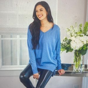 Women’s light weight blue sweater - size Medium.